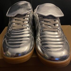 Steve Madden Metallic Silver Sneakers Women’s Size 9.5 M NWB